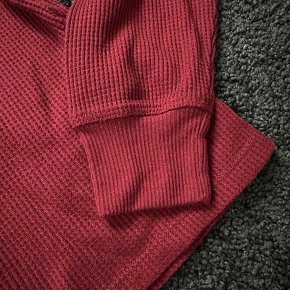 Hollister Long Sleeve - Picture 3 of 4